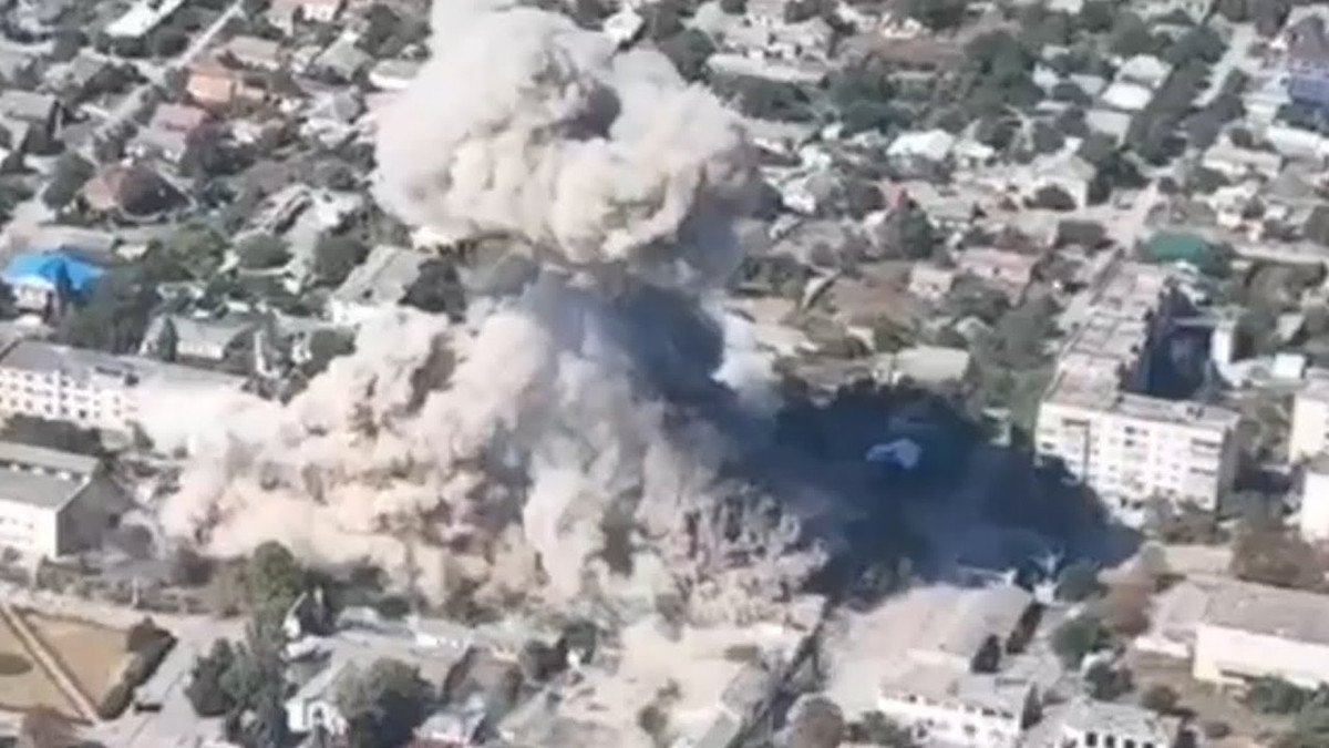 Rõ ràng với việc phát triển thành công mô-đun cánh lượn UMPK, Không quân Nga đã biến những quả bom thường thành những quả bom lượn có điều khiển giá rẻ, từ đó thường xuyên sử dụng trong các cuộc tấn công vào mục tiêu của Ukraine, khiến các cuộc tấn công vào các mục tiêu kiên cố trở lên bớt nguy hiểm hơn.