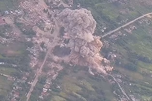 Trong video có thể nhận thấy độ lệch của mục tiêu của quả bom FAB-3000 chỉ là vài mét. Với tính chất là bom hạng nặng, có thể lập luận rằng, mức độ chính xác của bom FAB-3000 là vượt trên cả yêu cầu. 