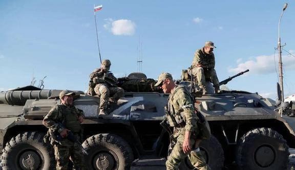 Trong bối cảnh như vậy, chính Moskva cũng tuyên bố, mặt trận Kherson hiện rất “khó khăn” và họ sẽ rút toàn bộ nhân sự điều hành khỏi Kherson. Và mọi thứ dường như đang diễn biến theo chiều hướng “quân Nga triệt thoái, quân Ukraine tấn công ác liệt để tái tràn ngập Kherson”; nhưng thực tế có phải như vậy?