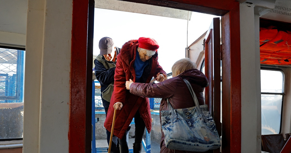 Hiện truyền thông mạng xã hội và truyền thông phương Tây cho thế giới bên ngoài cảm giác rằng, quân đội Nga sắp triệt thoái. Có thể thấy việc rút lui của dân thường và các cơ quan hành chính Kherson là điều dễ hiểu; nhưng chắc chắn mọi chuyện không hề đơn giản như vậy.