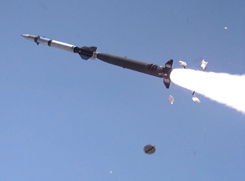 Tên lửa Hermes sử dụng phương pháp dẫn đường quán tính hoặc vô tuyến giai đoạn đầu và giữa; giai đoạn cuối, sử dụng phương pháp dẫn đường laser hoặc bằng hồng ngoại. Ảnh: Military.