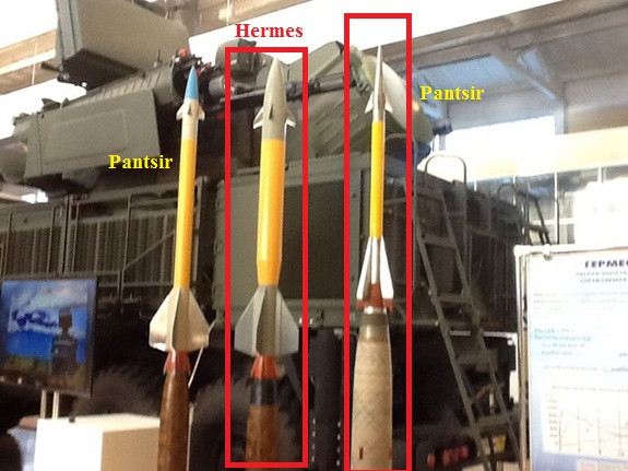 Hermes là một trong những bước phát triển quân sự điển hình của Nga, nếu ban đầu bị lãng quên thì sau đó sẽ được hồi sinh. Ví dụ, hệ thống này được phát triển từ những năm 1990. Theo các nguồn tin của Nga, rất có thể tên lửa này là một biến thể nào đó của tên lửa phòng không 57E6, được sử dụng trên hệ thống tên lửa phòng không Pantsir, vì nó gần giống nhau. Ảnh: Military. 