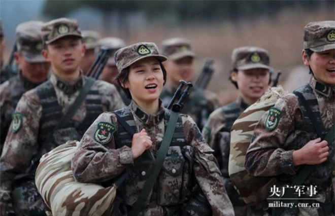 Quân đội Trung Quốc cũng tổ chức một đợt nhập ngũ bổ sung vào năm ngoái cho những sinh viên tốt nghiệp đại học, nhưng không tìm được việc làm. Tương tự như các quốc gia đang đối mặt với tình trạng thiếu nam giới, Trung Quốc cũng đã tuyển mộ nhiều nữ quân nhân hơn trong thập kỷ qua.