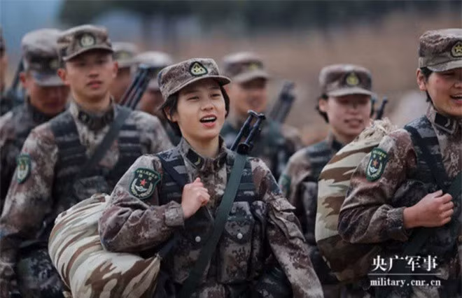 Quân đội Trung Quốc cũng tổ chức một đợt nhập ngũ bổ sung vào năm ngoái cho những sinh viên tốt nghiệp đại học, nhưng không tìm được việc làm. Tương tự như các quốc gia đang đối mặt với tình trạng thiếu nam giới, Trung Quốc cũng đã tuyển mộ nhiều nữ quân nhân hơn trong thập kỷ qua.