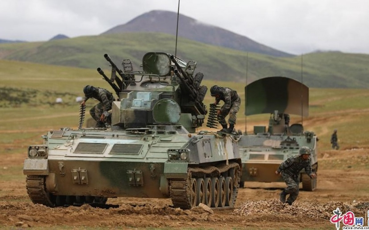 Để giải quyết lỗ hổng này, PLA gần đây đã chuyển sang những học sinh tốt nghiệp trung học phổ thông, nhưng không đủ tiêu chuẩn để được tuyển vào đại học để nhập ngũ.