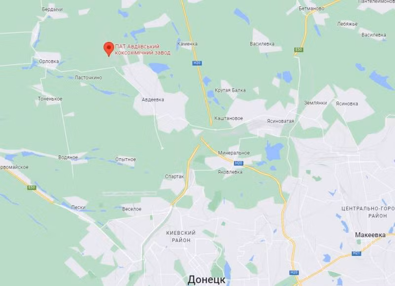 Đến giữa tháng 2, Quân đội Nga tiếp tục tấn công vào sườn phía bắc Avadivka và chiếm giữ một phần vị trí trận địa phòng ngự của Quân đội Ukraine. Chiến thuật hiện tại của quân Nga thường là thăm dò trong các cuộc tấn công ban đầu, nếu trận địa phòng ngự của Quân đội Ukraine yếu, thì Quân đội Nga sẽ khoan thẳng vào đó.