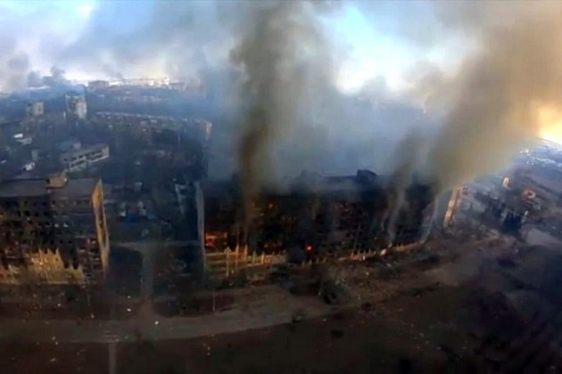 Tiếp một tuần sau, có thêm những cuộc tiến công lớn về phía bắc và phía tây Avadivka do phía Ukraine kiểm soát. Để ổn định tuyến phòng thủ ở sườn phía bắc, Quân đội Ukraine đã triển lực lượng cơ giới hạn chế để phản công, và cả hai bên đều chịu tổn thất nghiêm trọng trong chiến đấu. 