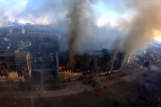 Tiếp một tuần sau, có thêm những cuộc tiến công lớn về phía bắc và phía tây Avadivka do phía Ukraine kiểm soát. Để ổn định tuyến phòng thủ ở sườn phía bắc, Quân đội Ukraine đã triển lực lượng cơ giới hạn chế để phản công, và cả hai bên đều chịu tổn thất nghiêm trọng trong chiến đấu. 