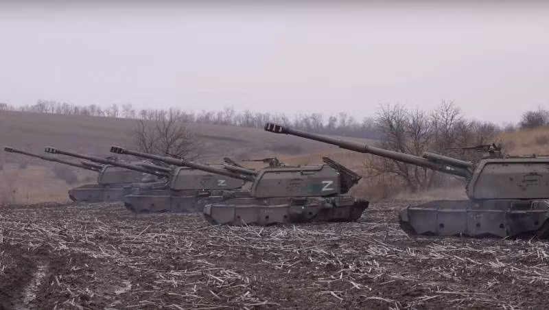 Đến cuối tháng 2, cuộc tấn công của Quân đội Nga vào sườn phía bắc của Avadivka được tăng cường. Ngoài việc mở rộng vị trí về phía tây bắc, di chuyển quan trọng nhất là Quân đội Nga vượt đường H20, tấn công theo hướng Krasnokhovka và chọc thủng trận địa phòng ngự của Ukraine.