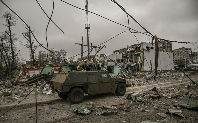 Với lực lượng vượt trội, nhưng Quân đội Nga chỉ có thể chọc thủng tuyến phòng ngự từ hai cánh bắc và nam; nhưng tốc độc tiến công của quân Nga đã bị sa lầy trong một thời gian dài. Vì vậy, chiến trường này trước đây thực sự không có gì nổi bật, khi hai bên tiếp tục giam chân nhau ở đây. 