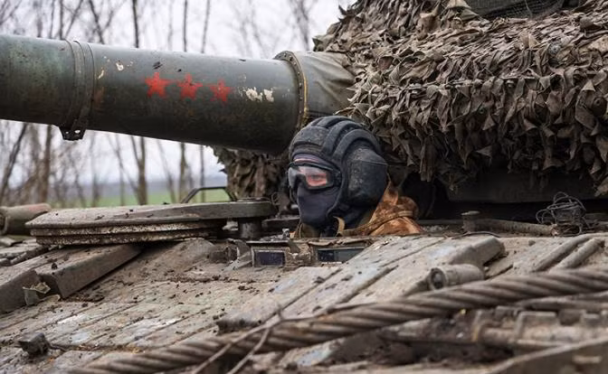 Những thanh kiếm cơ giới hóa cấp tiểu đoàn của Nga có thể dễ dàng làm rung chuyển tuyến phòng thủ của một lữ đoàn Ukraine và đe dọa hai bên sườn của một số lượng lớn quân Ukraine, miễn là họ tìm ra điểm yếu trong tuyến phòng thủ của đối phương và có thể tiêu diệt mọi chướng ngại vật cản đường của họ.