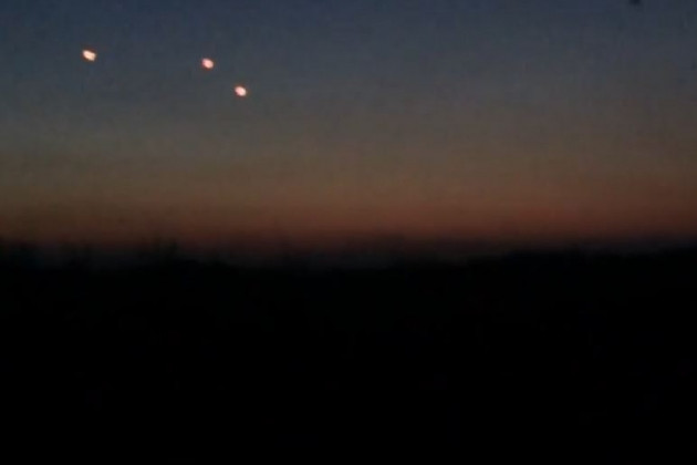 Truyền thông Nga đã có được đoạn video ghi lại hình ảnh về một cuộc tấn công bằng UAV của Quân đội Ukraine, vào một vị trí đóng quân của dân quân ở Donbass, vào buổi tối ngày hôm qua; nhưng đã bị lực lượng phòng không của dân quân, nước Cộng hòa Nhân dân Donetsk (DPR) tự xưng đẩy lui. 