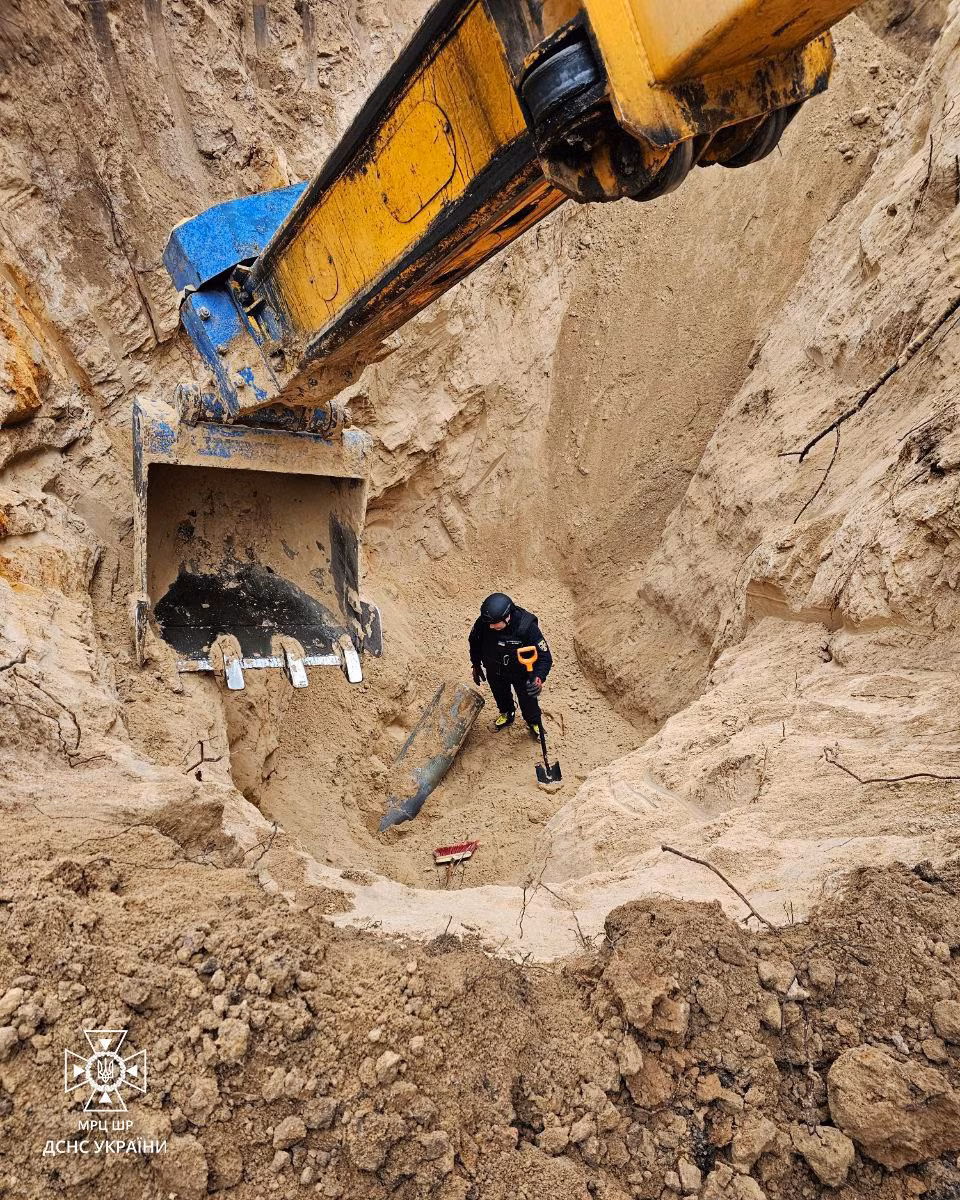 Theo thông tin được trang Eurasian Times đăng tải, đầu đạn của tên lửa Kinzhal Kh-47M bị bắn hạ hôm 2/1 đã được vô hiệu hóa bởi đơn vị xử lý bom mìn của Cơ quan Khẩn cấp Nhà nước (DSNC) Ukraine, đóng tại Shevchenkivskyi, Kiev. 