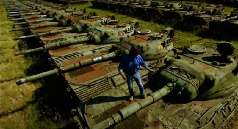 Cũng theo các chuyên gia ISW, được xác nhận bởi số liệu thống kê từ các nhà nghiên cứu của AFU, cho biết lực lượng thiết giáp hiện nay của RFAF đang “hồi sinh”, không chỉ có những xe tăng, xe bọc thép được đưa từ kho niêm cất ra, mà còn là những phương tiện mới sản xuất, được trang bị hệ thống bảo vệ, liên lạc và điều khiển hỏa lực tiên tiến.