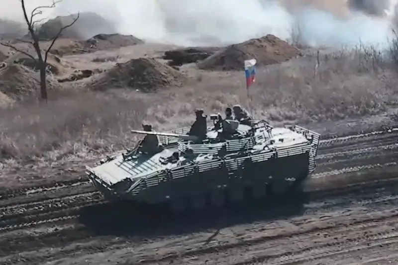 ISW viết: “RFAF có thể tiến sâu hơn vào khu vực đông nam của vùng Dnipropetrovsk để gieo rắc sự hỗn loạn và sợ hãi trong không gian thông tin của Ukraine”. Đoạn video có gắn định vị địa lý, cho thấy một cuộc tấn công bằng cơ giới của quân Nga ở phía tây làng Zaporozhye, với chiều sâu của mũi tấn công khoảng 3,5 km và hỏa lực của AFU phản kích dữ dội.