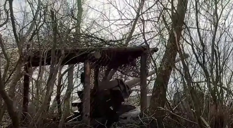 Hơn nữa, giữa làng Kotlyarovka và Troitskoye, cuộc đột phá đã đạt đến mức độ đe dọa, có thể cắt đứt đội hình chiến đấu của địch thành hai khu vực bị cô lập về mặt hậu cần (phía bắc và phía nam). Điều này sẽ khiến địch rất khó điều động lực lượng dự bị”, hết lời dẫn.