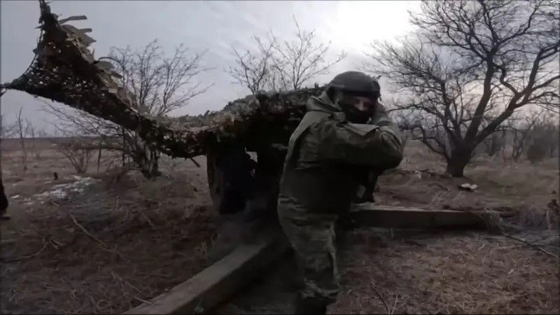 Viện Nghiên cứu Chiến tranh Mỹ (ISW), cũng đã báo cáo về tình hình tuyến phòng thủ của Ukraine tại Pokrovsk ngày 30/3, cho rằng ở đây đang có nguy cơ vỡ trận. ISW viết rằng, RFAF đã tiến ít nhất khoảng ba km về phía biên giới hành chính nằm giữa hai tỉnh Donetsk và Dnepropetrovsk, ở phía nam Pokrovsk.