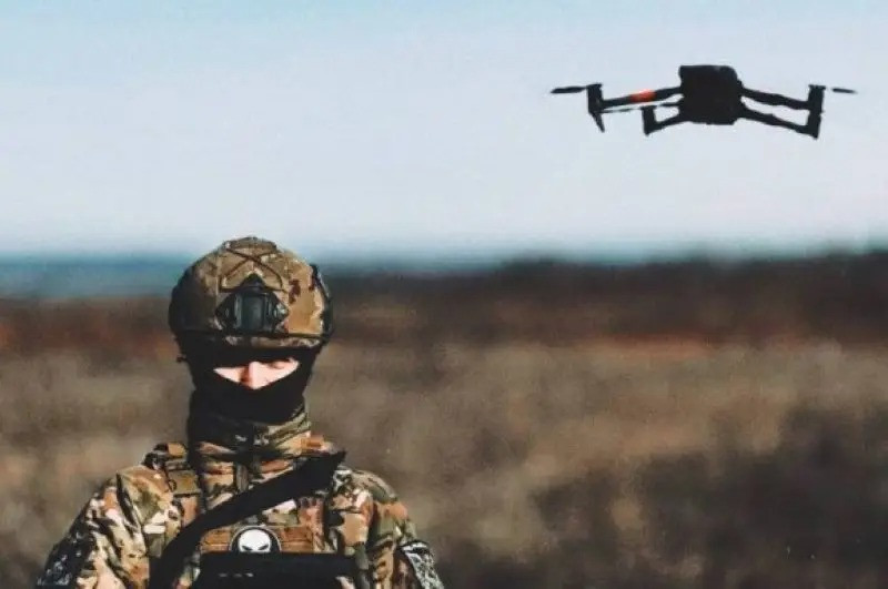 Thiếu tá Tregubov cũng cho biết thêm, tình báo Ukraine đã ghi nhận dấu hiệu về sự hiện diện của một nhóm quân Nga đáng kể ở khu vực Selidovo (phía nam Pokrovsk). Tuy nhiên theo ISW, sự hoảng loạn đang gia tăng trong các đơn vị AFU ở tiền tuyến, lý do chủ yếu là do hiệu quả của UAV FPV của họ trên chiến trường giảm mạnh.