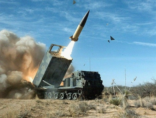 Nhưng tình hình đang thay đổi nhanh chóng, giờ đây Quân đội Mỹ đã ưu tiên phát triển khả năng tiến công chính xác tầm xa, dựa trên những tiến bộ về công nghệ; và đây là lý do tại sao Quân đội mạnh nhất thế giới, sẽ đóng vai trò quyết định trên chiến trường Tây Thái Bình Dương.