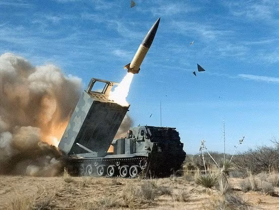 Nhưng tình hình đang thay đổi nhanh chóng, giờ đây Quân đội Mỹ đã ưu tiên phát triển khả năng tiến công chính xác tầm xa, dựa trên những tiến bộ về công nghệ; và đây là lý do tại sao Quân đội mạnh nhất thế giới, sẽ đóng vai trò quyết định trên chiến trường Tây Thái Bình Dương.