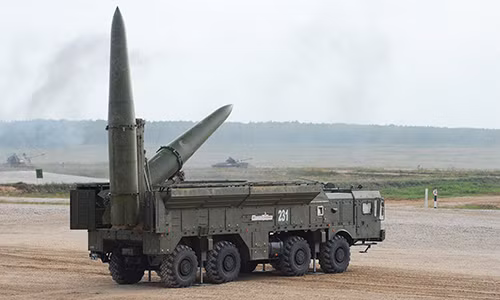 Trước kia pháo binh và tên lửa của Mỹ, không đủ sức đương đầu trên chiến trường châu Âu chật hẹp, chứ chưa nói đến Thái Bình Dương rộng lớn; do Quân đội Nga vốn có truyền thống rất chú trọng đến pháo binh, nên thường vượt trội NATO về tầm bắn.