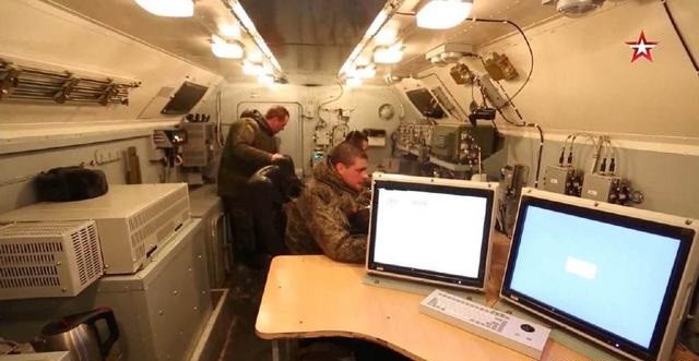 Các nguồn tin quân sự Ukraine trước đây tiết lộ rằng, NATO đã sử dụng các vệ tinh trinh sát để thu thập thông tin quan trọng như hoạt động di chuyển hay vị trí các đài radar phòng không của quân đội Nga trên chiến trường Ukraine; đồng thời cung cấp chúng cho quân đội Ukraine theo thời gian thực, thông qua một liên kết dữ liệu riêng.