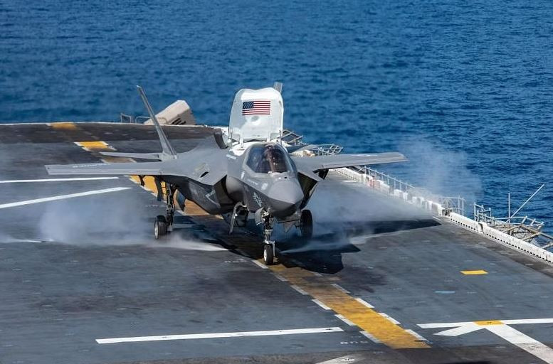 Ngoài ra, thiết bị trên không của F-35C quá tích hợp và phức tạp, đồng thời nhân viên bảo trì cần được đào tạo dài hạn để nắm vững các kỹ thuật bảo trì, dẫn đến chu kỳ bảo trì dài hơn; đặc biệt là với những công nghệ mới.