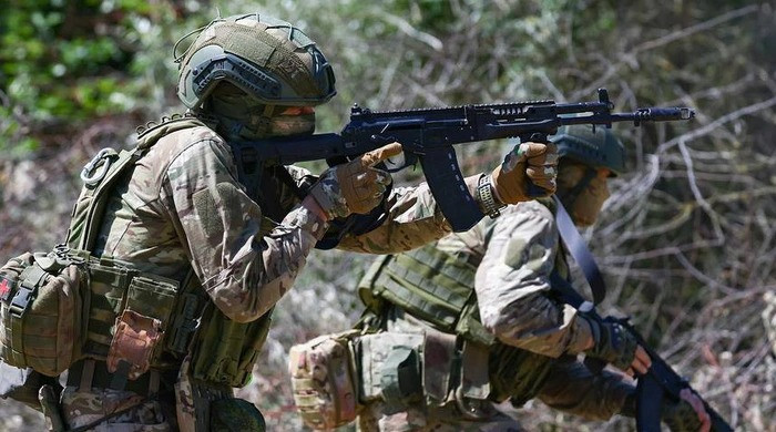 Đến ngày 23/4, RFAF tuyên bố đã kiểm soát được làng Gornal và một số cứ điểm xung quanh, và quân Ukraine bắt đầu rút tuyến phòng thủ của mình sang bờ bên kia sông Psel. Quân Ukraine vừa chiến đấu vừa rút lui, và họ cũng được hỏa lực pháo binh từ Sumy để ngăn quân Nga truy kích.