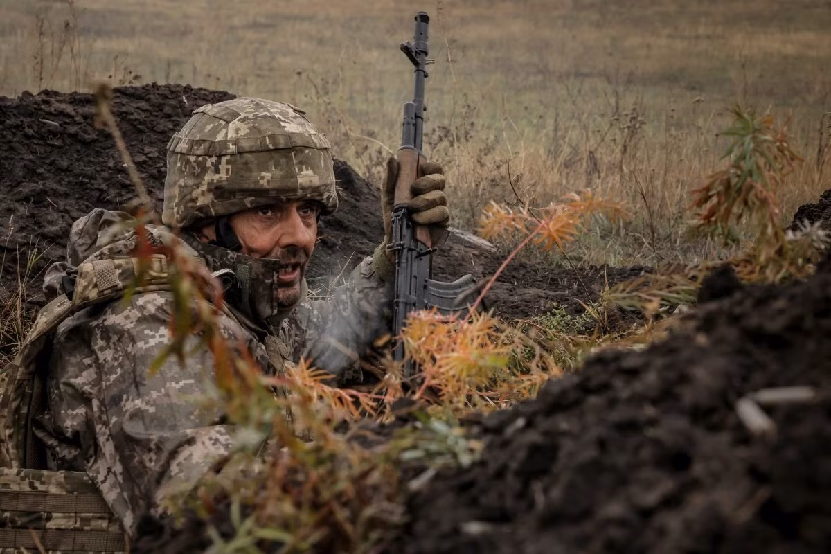 Lúc này quân Ukraine tại cứ điểm Gornal không còn nhận được tiếp viện hoặc nhu yếu phẩm nữa, nhưng họ vẫn tiếp tục chiến đấu anh dũng và không có ý định hạ vũ khí và đầu hàng. Trước tình huống như vậy, chiến thuật “làm mềm chiến trường” của RFAF bắt đầu được phát huy, nhằm hạn chế thấp nhất thương vong cho bộ binh khi xung phong.