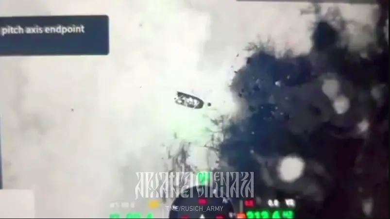 Ngoài ra, Không quân Nga cũng tích cực tấn công các tàu đổ bộ của lực lượng thủy quân lục chiến Ukraine, đang cố gắng đưa các đồng đội bị thương, đồng thời đưa các nhóm đổ bộ mới đến bờ nam sông Dnieper, để thay thế những đơn vị đã bị thiệt hại bởi hỏa lực pháo binh và không quân Nga.