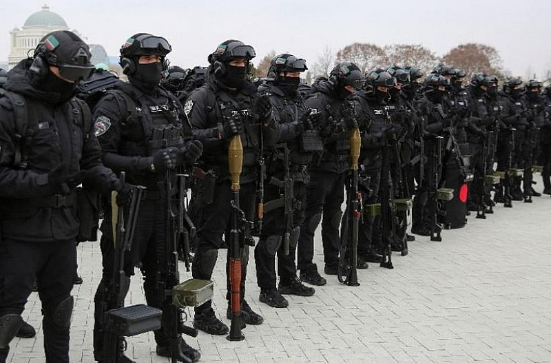 Viên chỉ huy "Latibor" cũng cho biết, Lực lượng Akhmat đối xử bình đẳng với những người lính mà không có bất kỳ thành kiến nào, dù theo quốc tịch hay tôn giáo khác, và anh ấy tin rằng đây là nơi phù hợp nhất để phục vụ. 