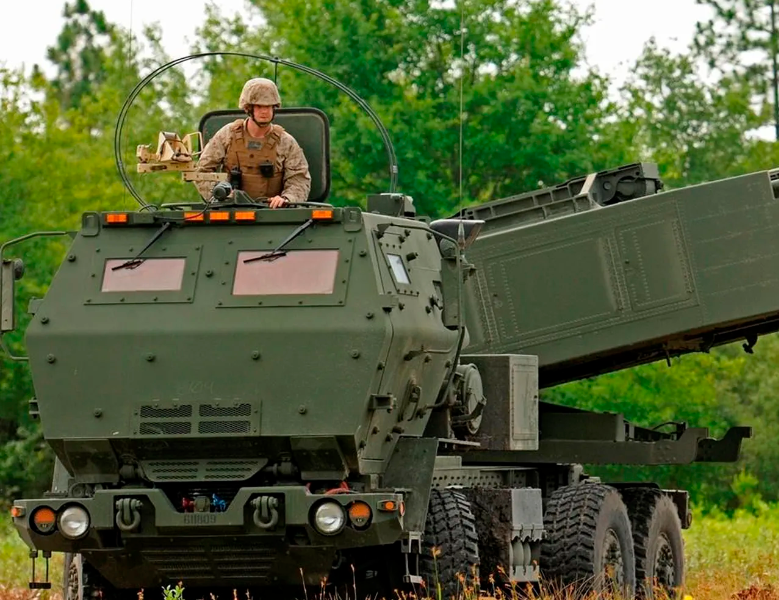 Một lý do là trong tháng trước, tên lửa HIMARS của Ukraine vẫn phát huy tác dụng tốt. Có lẽ do hệ thống phòng không của Quân đội Nga nổi tiếng từ lâu, nhưng không có khả năng đánh chặn các loại đạn pháo phản lực tốc độ cao, nhưng quỹ đạo đạn bay rất thấp. 