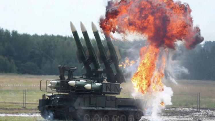 Tiếp theo đó, các phương tiện truyền thông Nga đồng loạt đưa tin, Quân đội Nga tuyên bố đã sử dụng thành công hệ thống tên lửa phòng không tầm trung Buk-M2 để đánh chặn thành công những quả tên lửa HIMARS, được bắn sâu vào hậu phương của quân Nga.