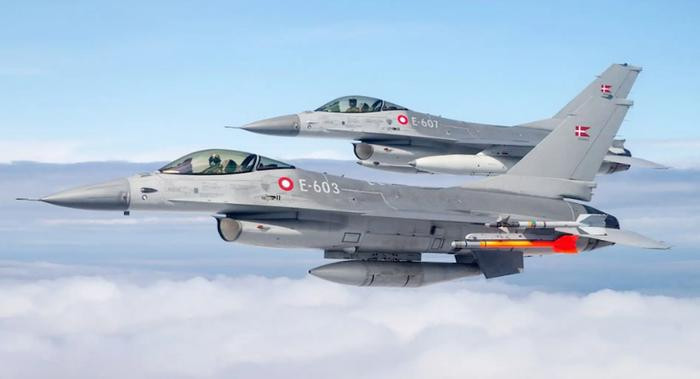 Trong khi đó, hơn lúc nào hết, Ukraine hiện đang rất cần bổ sung sức mạnh không quân để đối phó với cuộc tấn công tiền tuyến ngày càng khốc liệt của Quân đội Nga. Nhưng Mỹ rõ ràng tin rằng, việc ngăn chặn "Trung Quốc xuất hiện ở Nam Mỹ", còn quan trọng hơn việc đảo ngược tình hình ở Ukraine? (Nguồn ảnh: CNN, Reuters, Wikipedia, Sina).