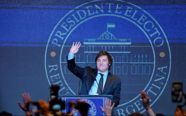 Kể từ khi Tổng thống Argentina Javier Milei lên nắm quyền vào tháng 12 năm ngoái, ông đã hủy bỏ việc đàm phán mua chiến đấu cơ JF-17 của liên danh Pakistan-Trung Quốc, hay máy bay chiến đấu J-10 từ Trung Quốc.