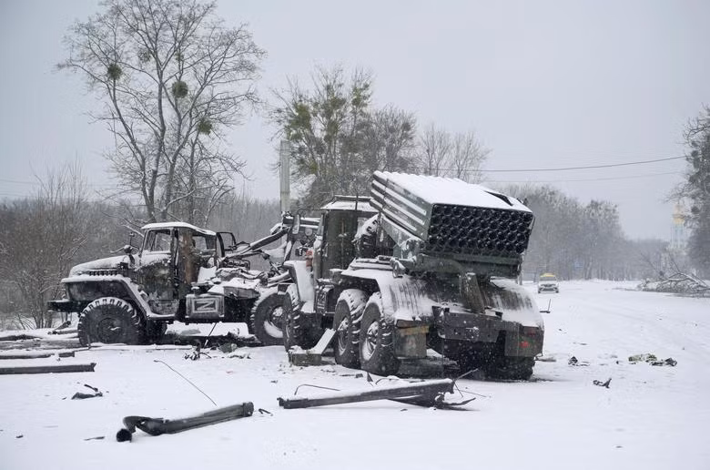 Đối với Ukraine, việc mất quyền kiểm soát tỉnh Sumy, sẽ tạo ra một lỗ hổng lớn trong tuyến phòng thủ của nước này và thế chiến lược sẽ có bước ngoặt xấu đi rõ rệt. Điều này không chỉ dẫn đến việc quân đội Ukraine (AFU) phải đẩy vào thế phòng thủ, mà còn có thể gây ra bất ổn trong nước. Xét cho cùng, an ninh và ổn định của khu vực Sumy liên quan đến cuộc sống của nhiều người dân Ukraine.