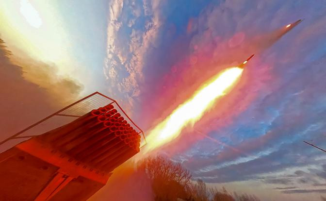 Việc kiểm soát khu vực Sumy chắc chắn là một hành động chiến lược của RFAF, nhằm tạo ra những điều kiện thuận lợi cho việc chuyển quân của Nga từ phía bắc đến khu vực Kharkov. Và một khi đạt được mục tiêu này, nhóm quân Ukraine trong khu vực sẽ phải đối mặt với mối đe dọa bị bao vây.