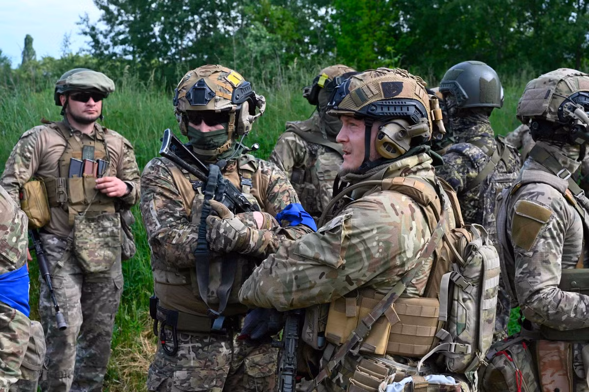 Được biết, trong số lính đánh thuê hiện đang chiến đấu ở Ukraine, ít nhất 60-70 người có quốc tịch Pháp, và 200-300 người có hai quốc tịch Pháp và các nước khác. Còn chuyên gia Ritter cho rằng, không chỉ lính đánh thuê mà cả quân chính quy của Pháp ở Ukraine thiệt mạng, 