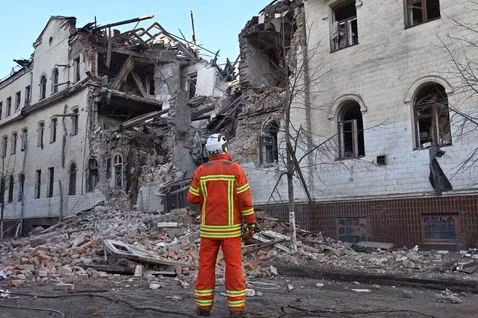 Bộ Ngoại giao Pháp không thừa nhận những người bị tên lửa Nga tấn công vừa qua tại Kharkov là người Pháp và cho rằng, Nga đang “thao túng dư luận”; đồng thời nhấn mạnh không có lính đánh thuê Pháp ở Ukraine.