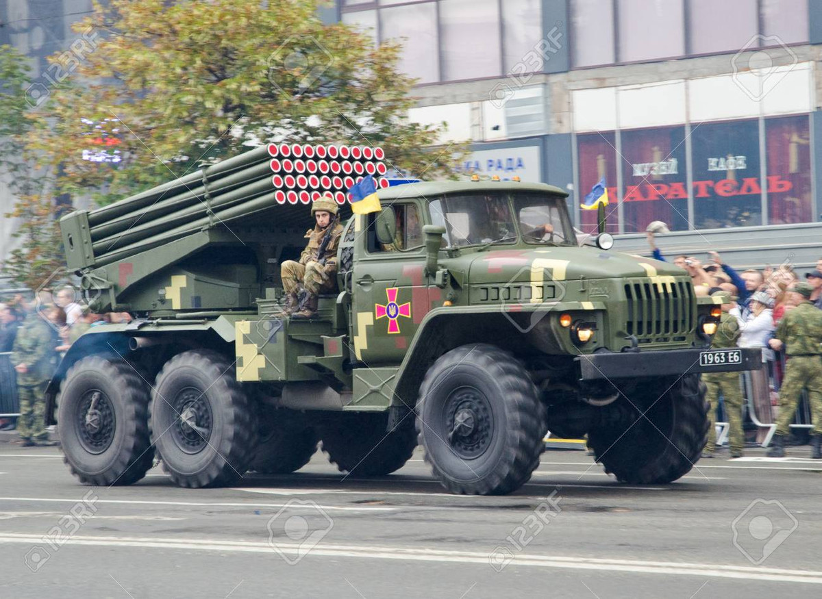 Pháo phản lực phóng loạt BM-21 Grad (Mưa Đá), được Liên Xô đưa vào sử dụng năm 1963, có khả năng bắn tới 40 viên đạn trong một loạt bắn dài 20 giây. Theo tạp chí Janes, hiện có khoảng 50 quốc gia sở hữu pháo phản lực BM-21 hoặc các biến thể của loại pháo này. 