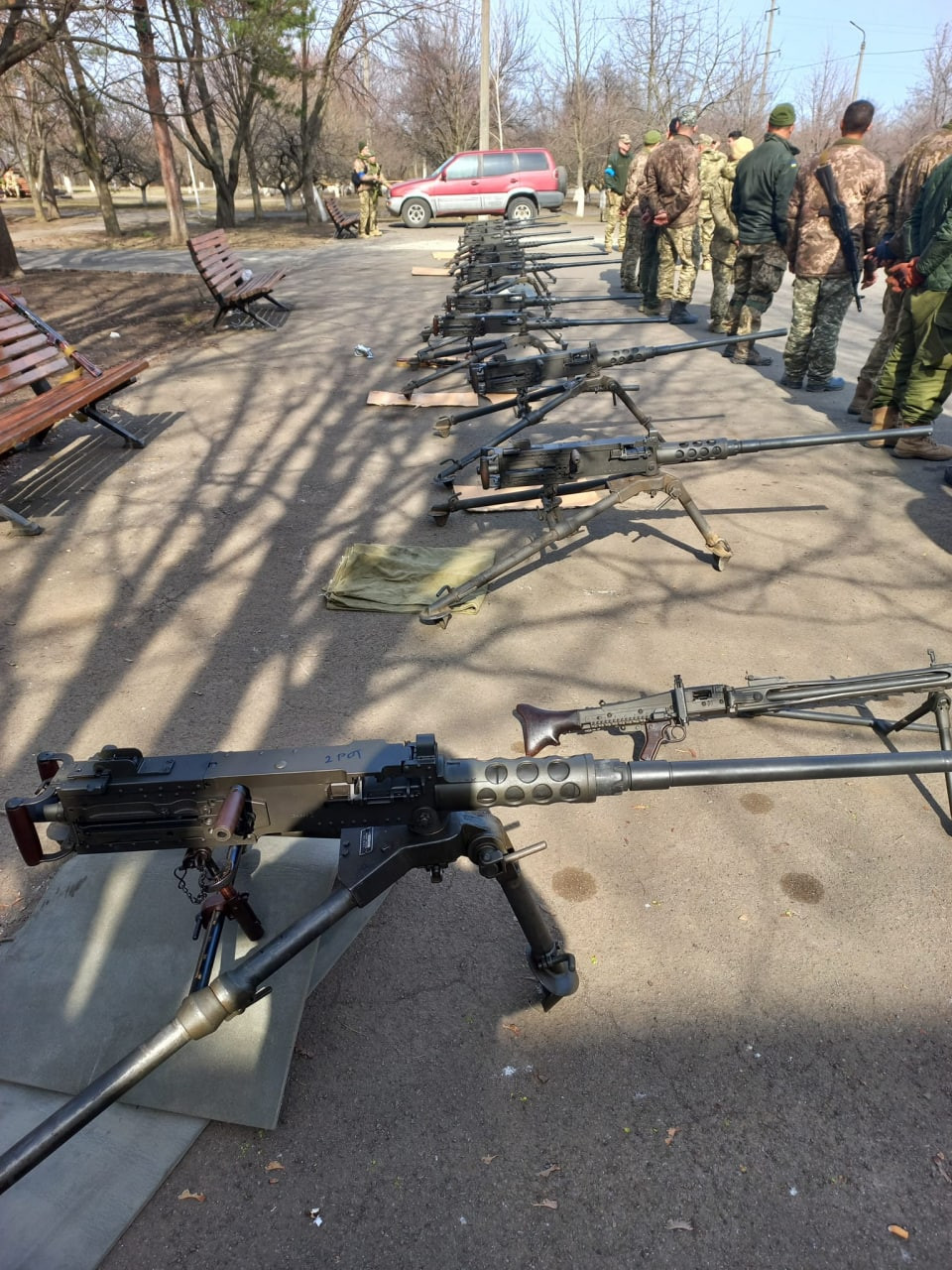 Ngoài Mỹ là quốc gia cung cấp chính súng máy M2 Browning cho Ukraine, thì quốc gia đầu tiên quyết định cung cấp súng máy hạng nặng M2 Browning cho Ukraine là Italy. Chính quyền Italy đưa ra quyết định giao hàng bốn ngày sau khi bắt đầu xung đột Nga-Ukraine bùng nổ. 