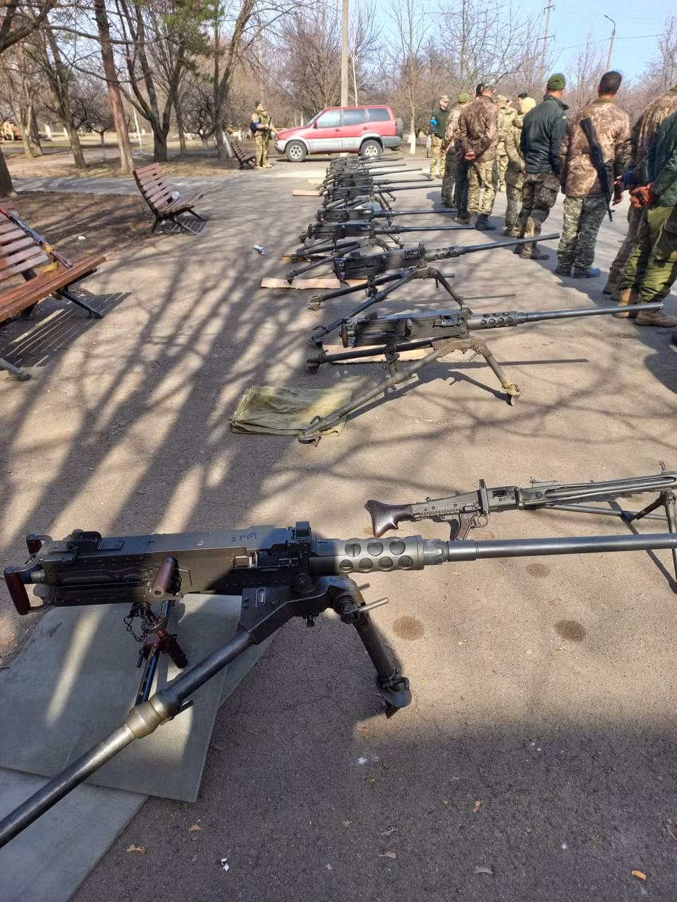 Ngoài Mỹ là quốc gia cung cấp chính súng máy M2 Browning cho Ukraine, thì quốc gia đầu tiên quyết định cung cấp súng máy hạng nặng M2 Browning cho Ukraine là Italy. Chính quyền Italy đưa ra quyết định giao hàng bốn ngày sau khi bắt đầu xung đột Nga-Ukraine bùng nổ. 