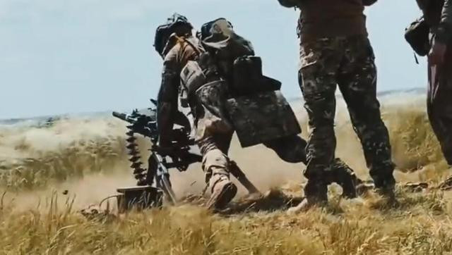 Do phía Ukraine làm tốt công tác chuẩn bị chiến đấu, nên ngay sau khi trận đánh bắt đầu, họ đã nhanh chóng tràn ngập Klishchiivka, một điểm cao trên sườn phía nam của Bakhmut. Ý định của Quân đội Ukraine là muốn sử dụng Klishchiivka (Кліщіївка) làm đầu cầu, để mở làm bàn đạp tiến công ở cánh phía nam.