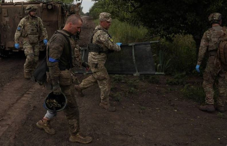 Các đơn vị của Ukraine được rút khỏi biên giới Ukraine-Belarus gần đây, đã được Quân đội Ukraine tung vào hướng Volchansk và Liptsy ở mặt trận Kharkov. Trước đó, Quân đội Ukraine có kế hoạch sử dụng các đơn vị này cho cuộc phản công trong tương lai; nhưng bây giờ, các đơn vị này đã bị bom lượn FAB và đạn pháo của Nga quần cho “nhừ tử”. 