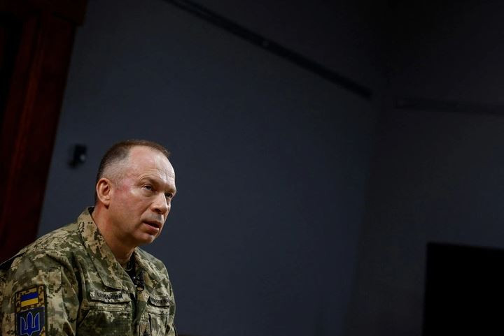 Trong một cuộc phỏng vấn gần đây với hãng tin Mỹ CNN, Tướng Syrsky đã nói rằng, “tình hình ở mặt trận rất khó khăn”; nhưng đồng thời ông cũng nói thêm rằng, “sẽ đạt được chiến thắng, Crimea sẽ được thu hồi”. Tuy nhiên “đạt được chiến thắng và Crimea sẽ được thu hồi” như thế nào, thì Tướng Syrsky không nói. 