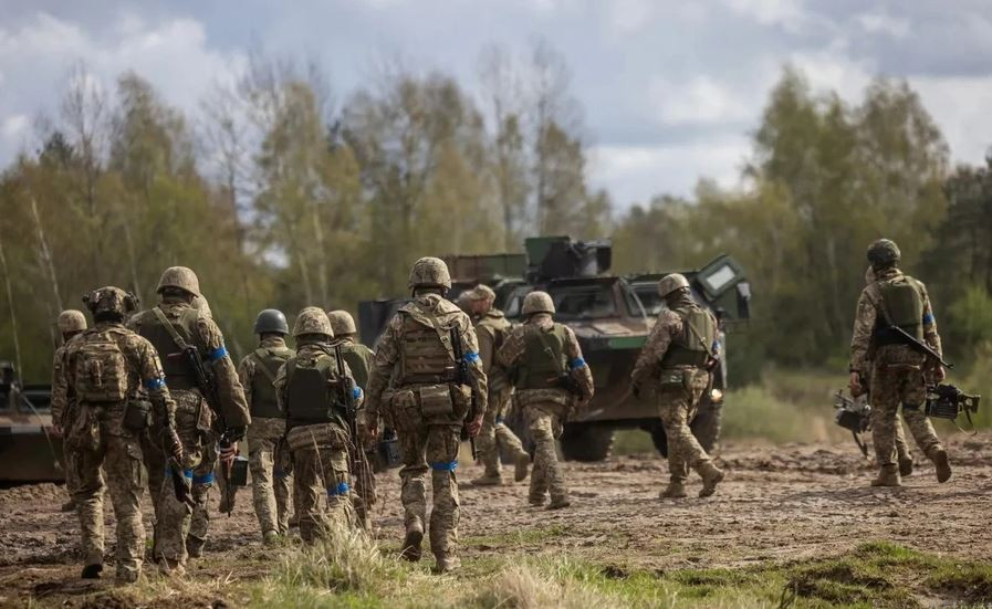 Hiện có thông tin Lữ đoàn bộ binh cơ giới số 155 của Ukraine mới được thành lập, sau khi hoàn thành khóa huấn luyện kéo dài hai tháng ở Pháp và hiện đang trở về Ukraine. Lữ đoàn 155 được trang bị vũ khí tốt nhất của NATO, gồm xe tăng Leopard 2A4, pháo tự hành CAESAR, xe bọc thép chở quân VAB. Theo tin đồn, Lữ đoàn 155 sẽ được tăng viện đến vùng Kursk, điều này khiến lính Lữ đoàn 155 và người thân của họ sợ hãi.