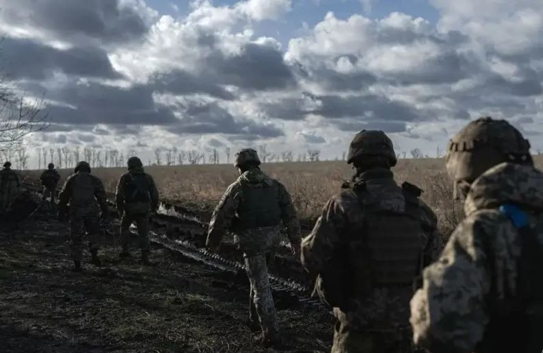 Thông tin quân Ukraine bị vây ở khu rừng gần Olgovka được nhiều nguồn tin xác nhận và việc “dọn dẹp” khu rừng này của quân Nga vẫn tiếp tục; do vậy, khó có thể có người lính Ukraine nào có thể thoát khỏi khu rừng “tử thần” này. Tuy nhiên, những tin đồn trước đó về sự đột phá của các nhóm quân Ukraine riêng lẻ, đã không được xác nhận.