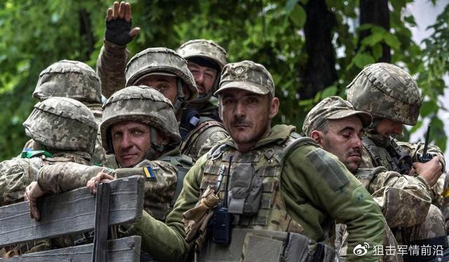 Theo thông tin mới nhất, lực lượng tiếp viện của Ukraine đã được chuyển đến Bakhmut, điều này có thể cho thấy Quân đội Ukraine sẽ cố gắng giữ Bakhmut cả khu vực trong thành phố đang bị bao vây và từ hướng tây. Tuy nhiên, do sự bao vây chia cắt của quân Nga, Quân đội Ukraine khó có thể thực hiện các nhiệm vụ như vậy.