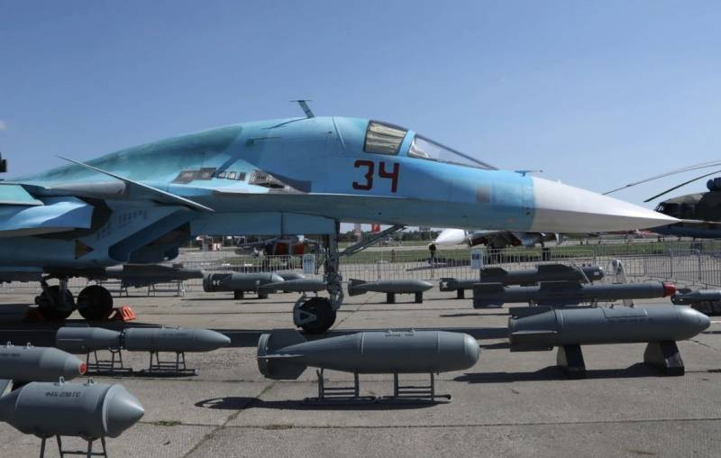 Còn theo thông tin mới nhất được Bộ Quốc phòng Anh công bố, lực lượng không quân chiến thuật Nga đang sử dụng nhiều hơn loại bom chùm RBK-500, có trọng lượng tới nửa tấn, để tấn công các vị trí tập trung quân của Ukraine.