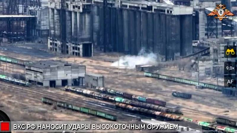 Một cuộc không kích có độ chính xác cao của không quân chiến thuật Nga, ngay lập tức được tiến hành nhằm vào nơi bị nghi ngờ tập trung vũ khí và quân số của Ukraina. Nhờ sử dụng vũ khí dẫn đường mới nhất, nên mục tiêu đã bị bom thả chính xác.